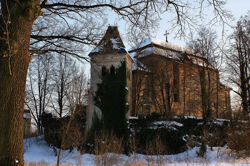 Zamek, przebudowany na kościół ewangelicki (ruina) Jędrzychów, Polkowice