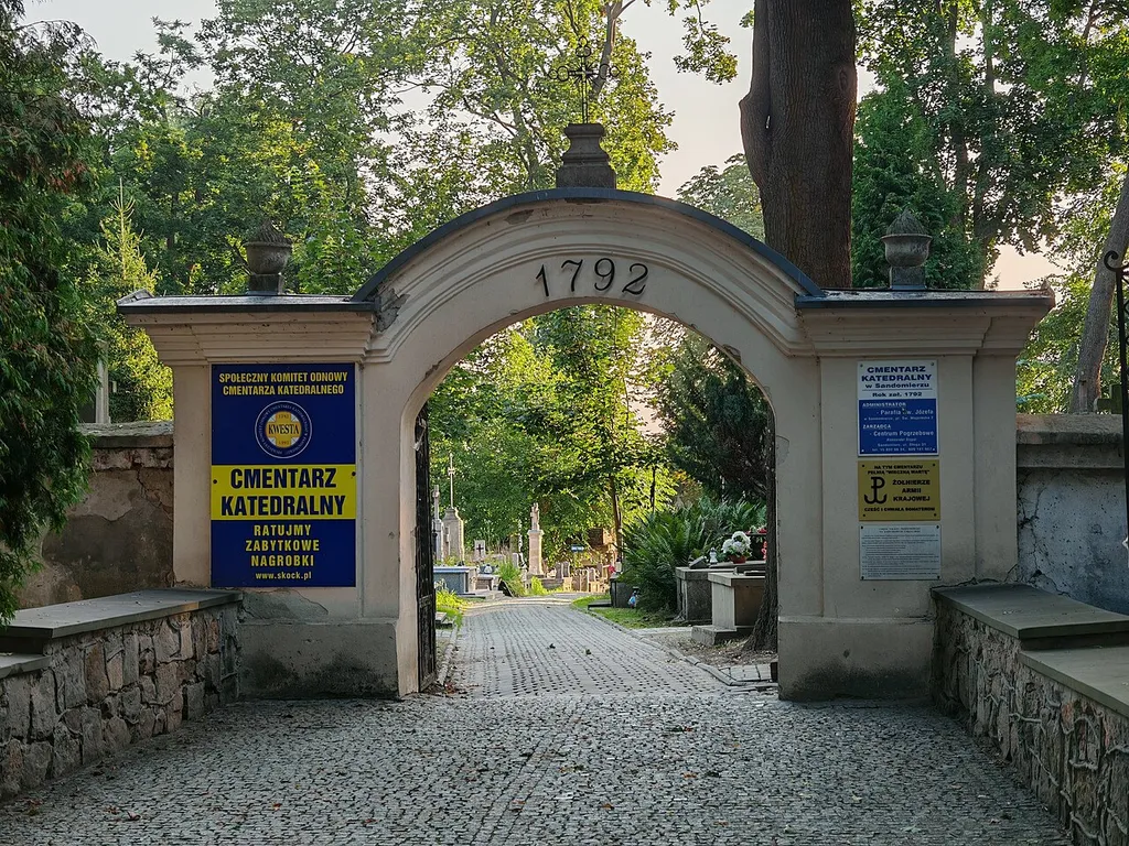 Sandomierz, Cmentarz Katedralny w Sandomierzu