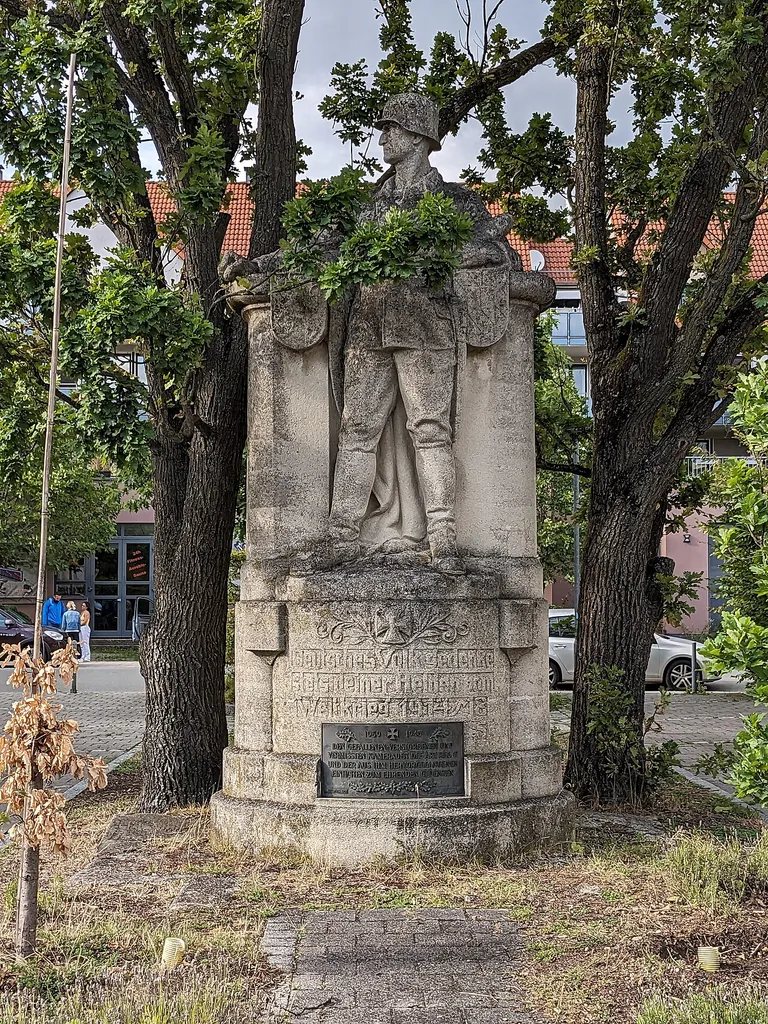 Kriegerdenkmal Carl-Thiersch-Straße 7 in Erlangen (D-5-62-000-928#21) (Kriegerdenkmal, syn. Kriegergedächtnisstätte)