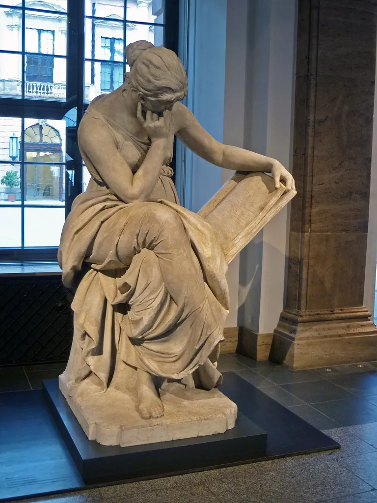 partial heritage site two female allegories (Zeughaus Berlin)