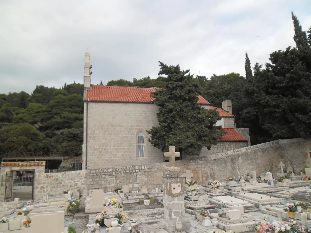 Crkva sv. Marije na Dančama s pripadajućim grobljem