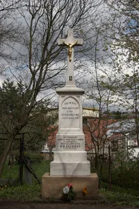 Wayside cross in Medlánky Castle park