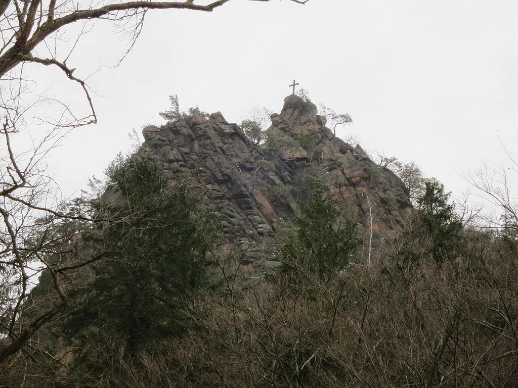 Der Ilsestein im Nationalpark Harz vom Ilsetal aus gesehen