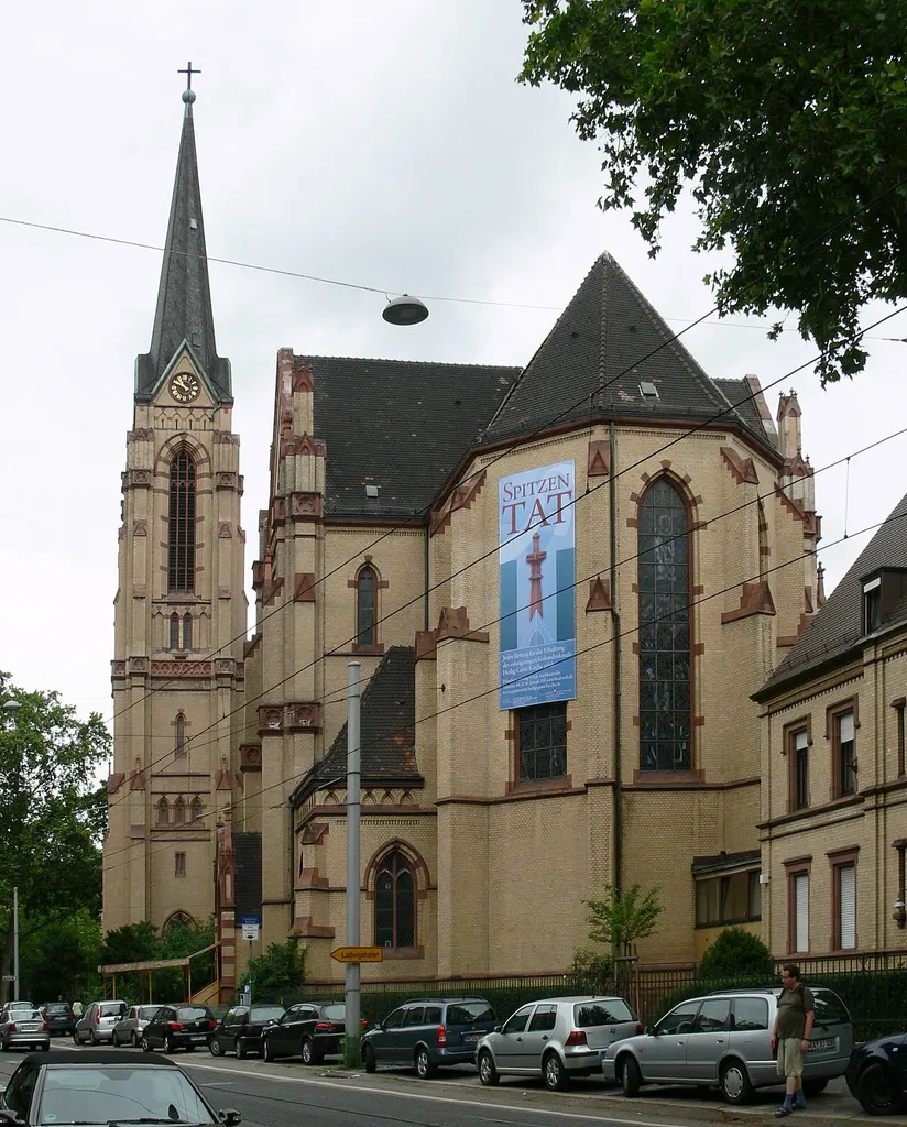 Heilig-Geist-Kirche (Kath. Pfarrkirche Hl. Geist), Schwetzingerstadt, Mannheim Außenansicht Seckenheimer Straße, von Osten