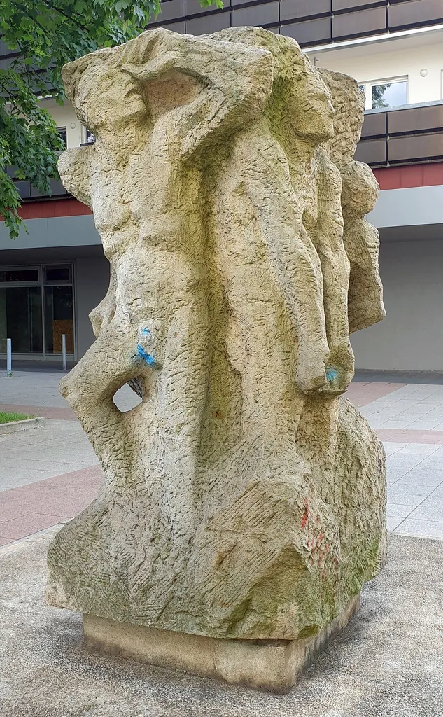 Sculpture,"Saefkow-Ehrung" by Siegfried Krepp, 1986, Anton-Saefkow-Platz, Berlin-Fennpfuhl, Germany