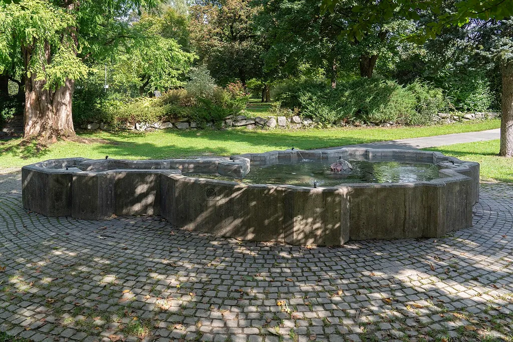 Österreichbrunnen, Sankt Johann in Tirol, Valeggio-Platz