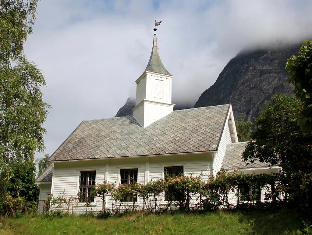 Eikesdal kirke from the south