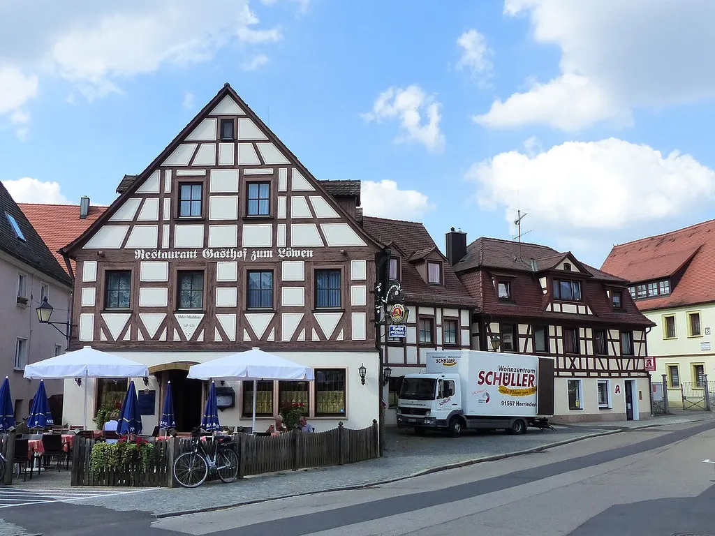 Fachwerkhäuser, Marktplatz 8, 6, 4, Heilsbronn