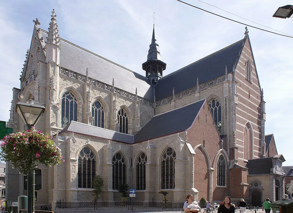 Sint-Martinuskerk (Aalst) - Buitenaanzicht