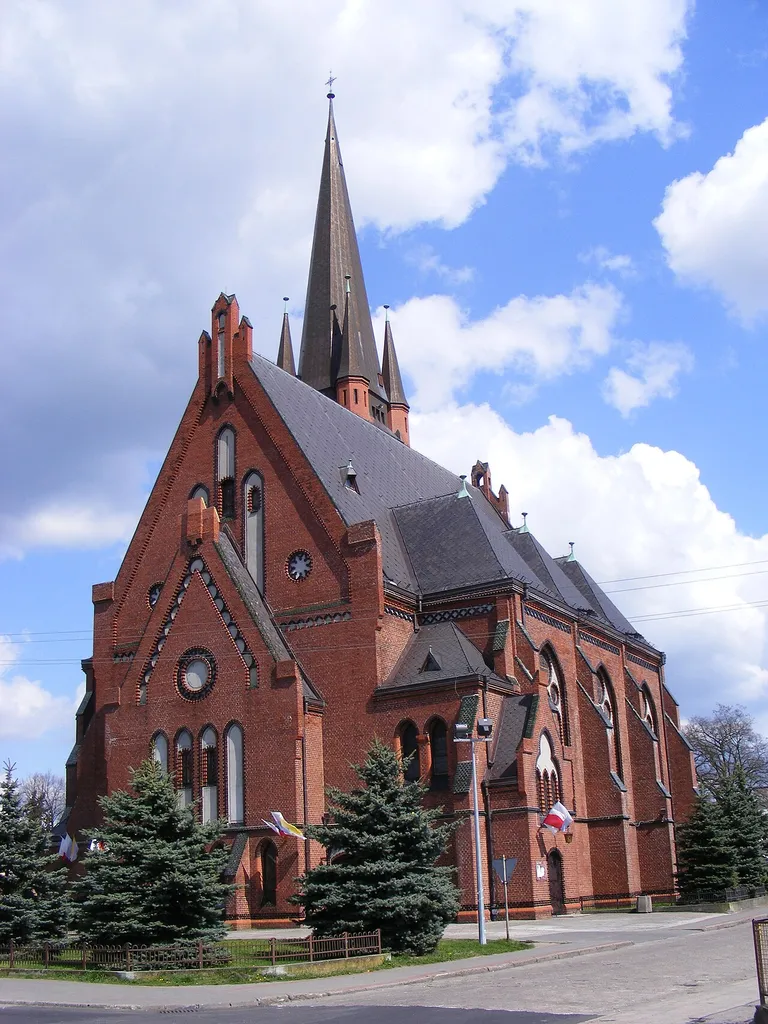 Drezdenko, pl. Kościelny 2 - dawny kościół ewangelicki, ob. rzymsko-katolicki parafialny p.w. Przemienienia Pańskiego z 1902 r.