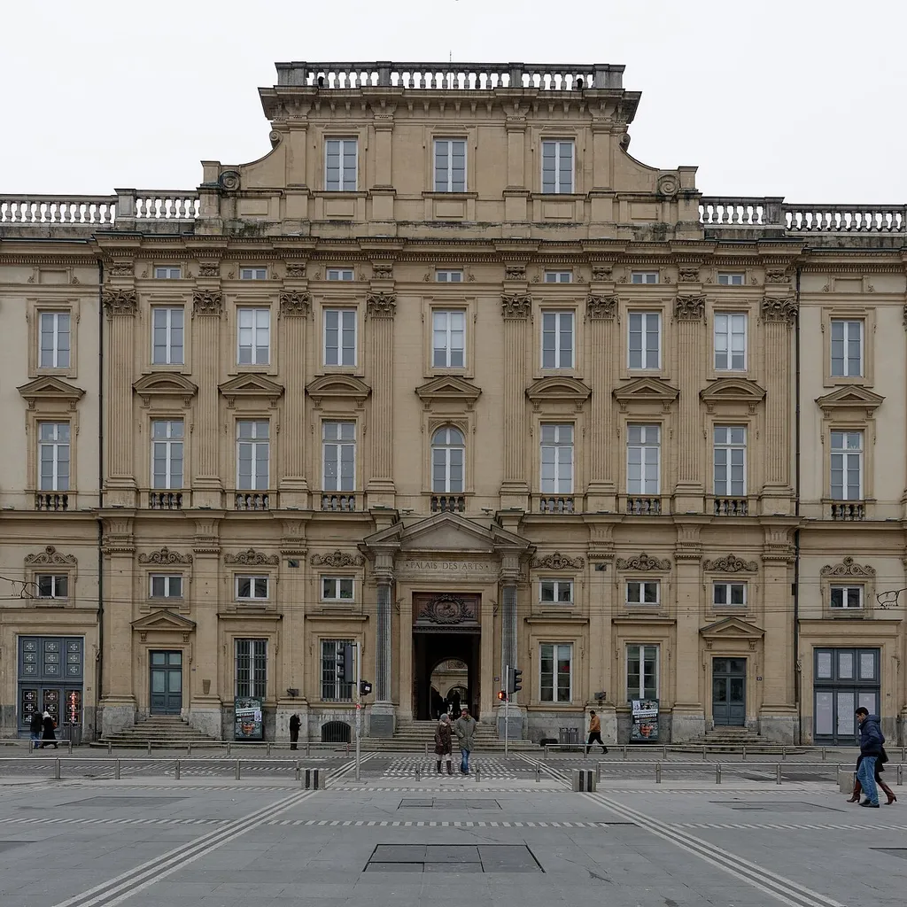 Façade du palais Saint-Pierre à Lyon.