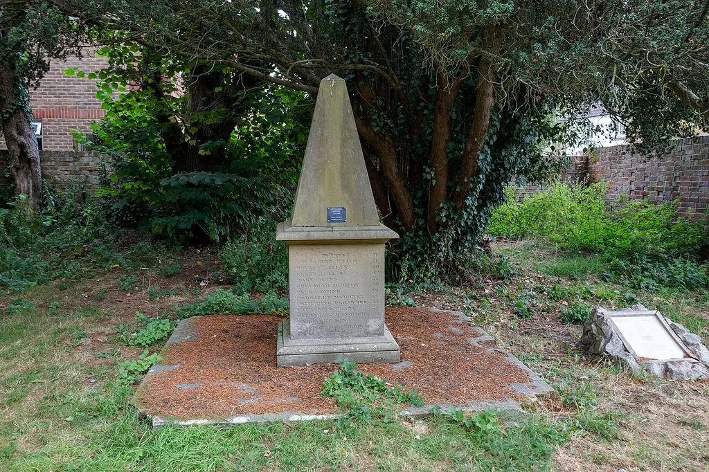 Hadlow: Hoppers Memorial approximately 20 metres east south east of the chancel of Church of St Mary, Grade II
