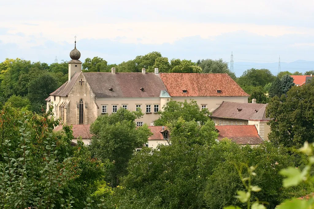 Schloss und Kapelle
