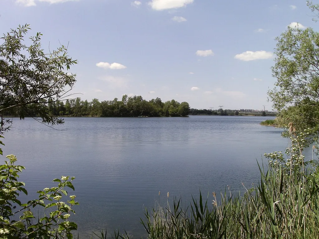 Hufeisensee ("horseshoe lake") in Halle/Saale from the north-east