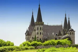 Ravadinovo Castle