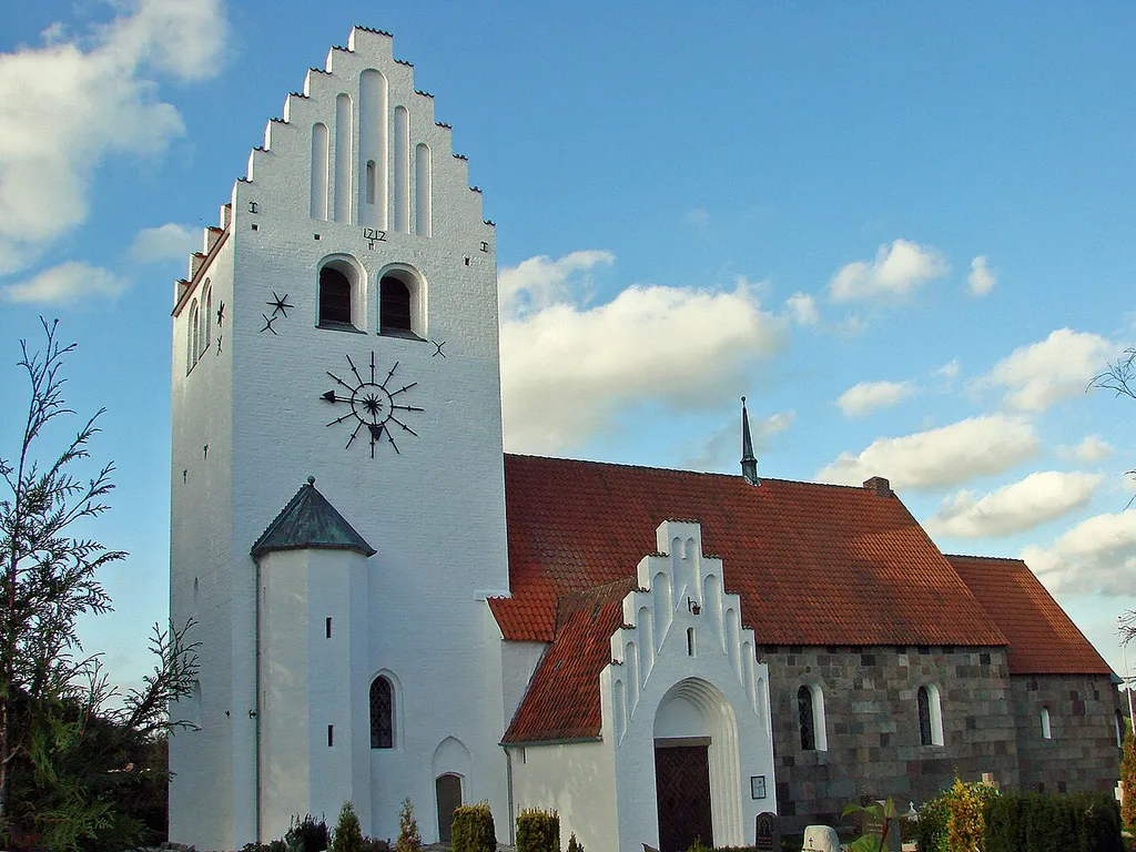 Grønbæk Kirke set fra syd.
