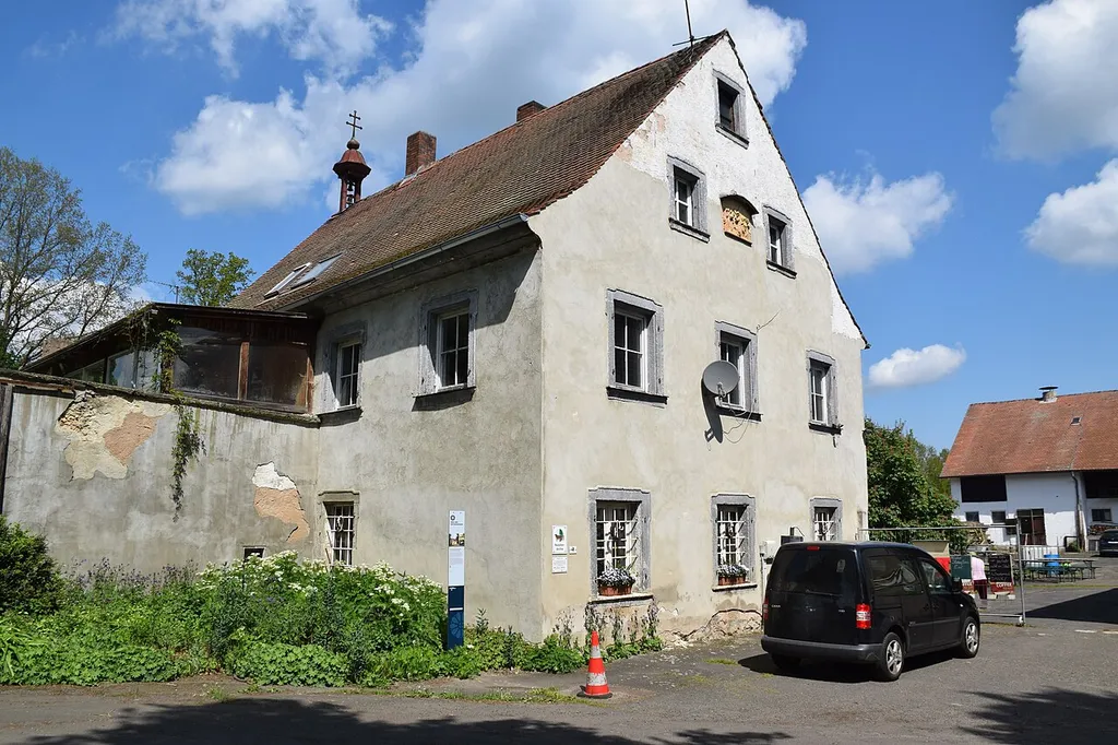 Wohnstallhaus eines Vierseithofes zum Ökonomiegut des Klosters Waldsassen, Mitterhof, Oberpfalz, Baudenkmal