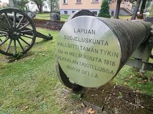 Lapua churchyard cannons