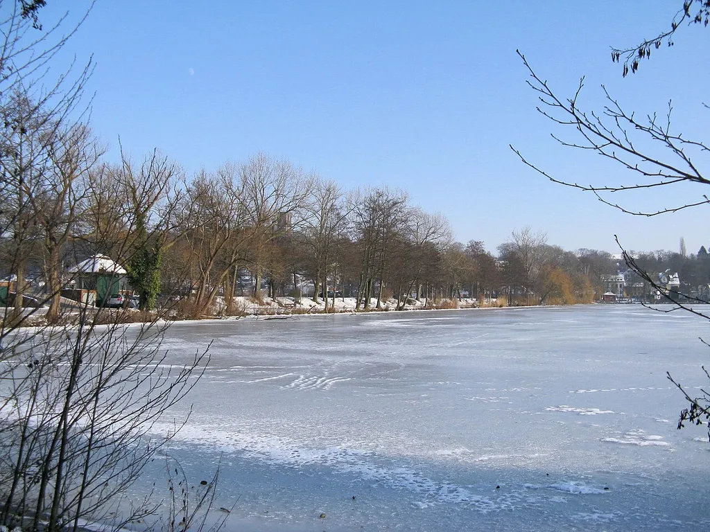 Lake Kleiner Küchensee (part of Ratzeburger See) and causeway Königsdamm in Ratzeburg, district Herzogtum Lauenburg, Schleswig-Holstein, Germany