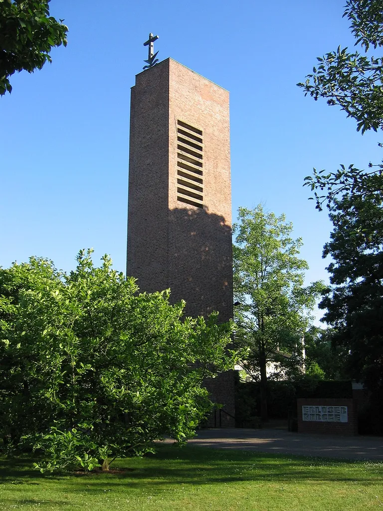 Turm der evangelischen Erlöserkirche in Köln-Rodenkirchen.