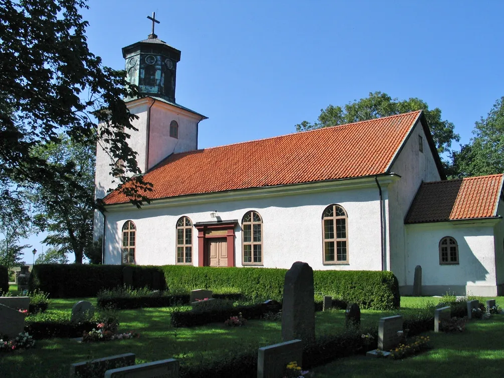 Segerstad Church. 1832, a decision was made to build a new church to the East of the old church's östtorn which was keep. But instead erected a new Church in the empire style of the ancients ' place by the Builder Peter Iceberg. The Church was built in 1839 and was officially opened October 29, 1843.