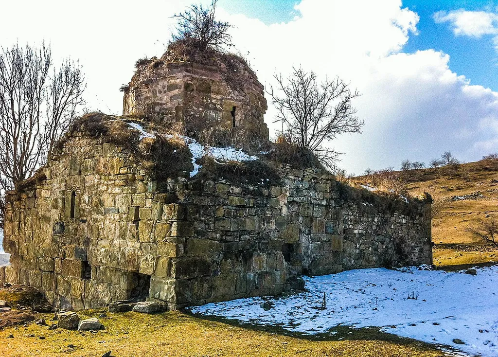 This is a photo of a monument in Azerbaijan identified by the ID 211