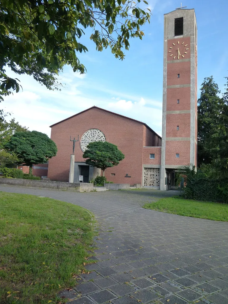 Evangelische Auferstehungskirche in Nürnberg Zerzabelshof - Blick von Nord