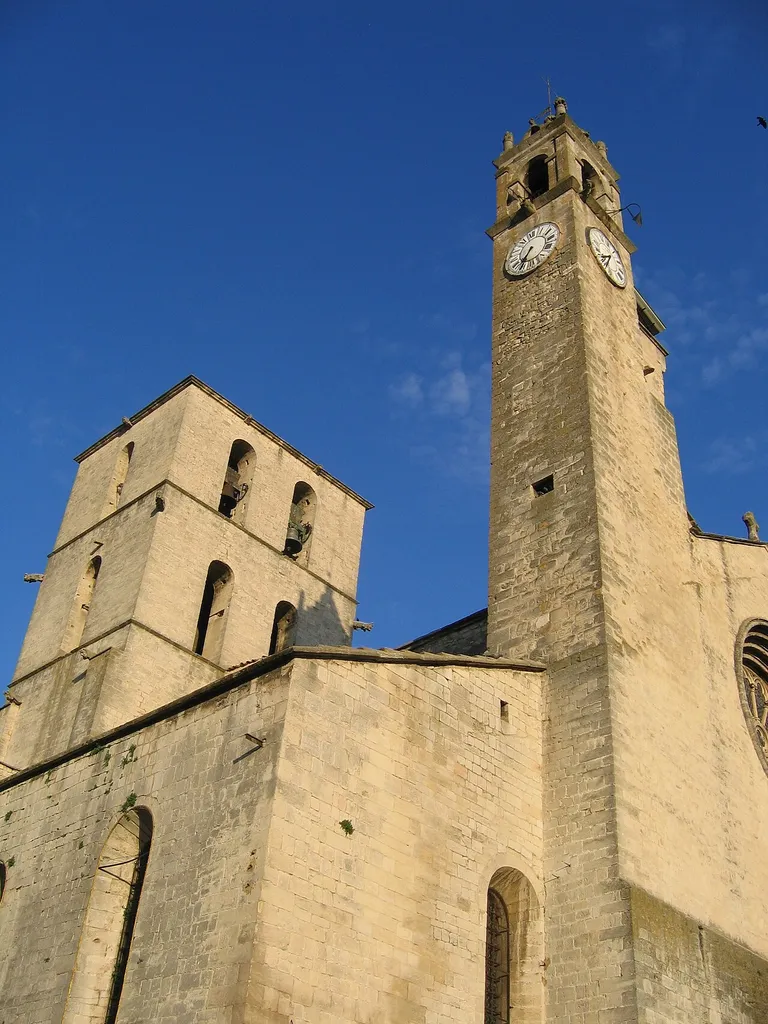 Vue générale de la Cathédrale Notre-Dame du Bourguet. Forcalquier.