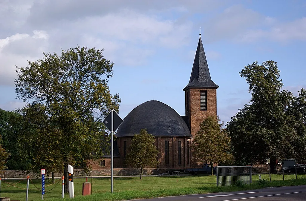 Bliesdorf, Ortsteil Kunersdorf. Die Kirche wurde 1955 erbaut und steht unter Denkmalschutz. Der Vorgängerbau wurde im Zweiten Weltkrieg zerstört.