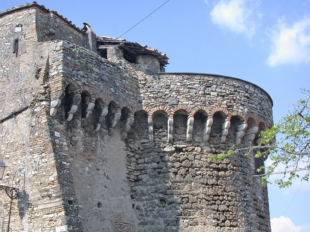 Torre di cinta delle mura di Palazzo Barberini a Montelibretti (già Castello Orsini), in provincia di Roma.