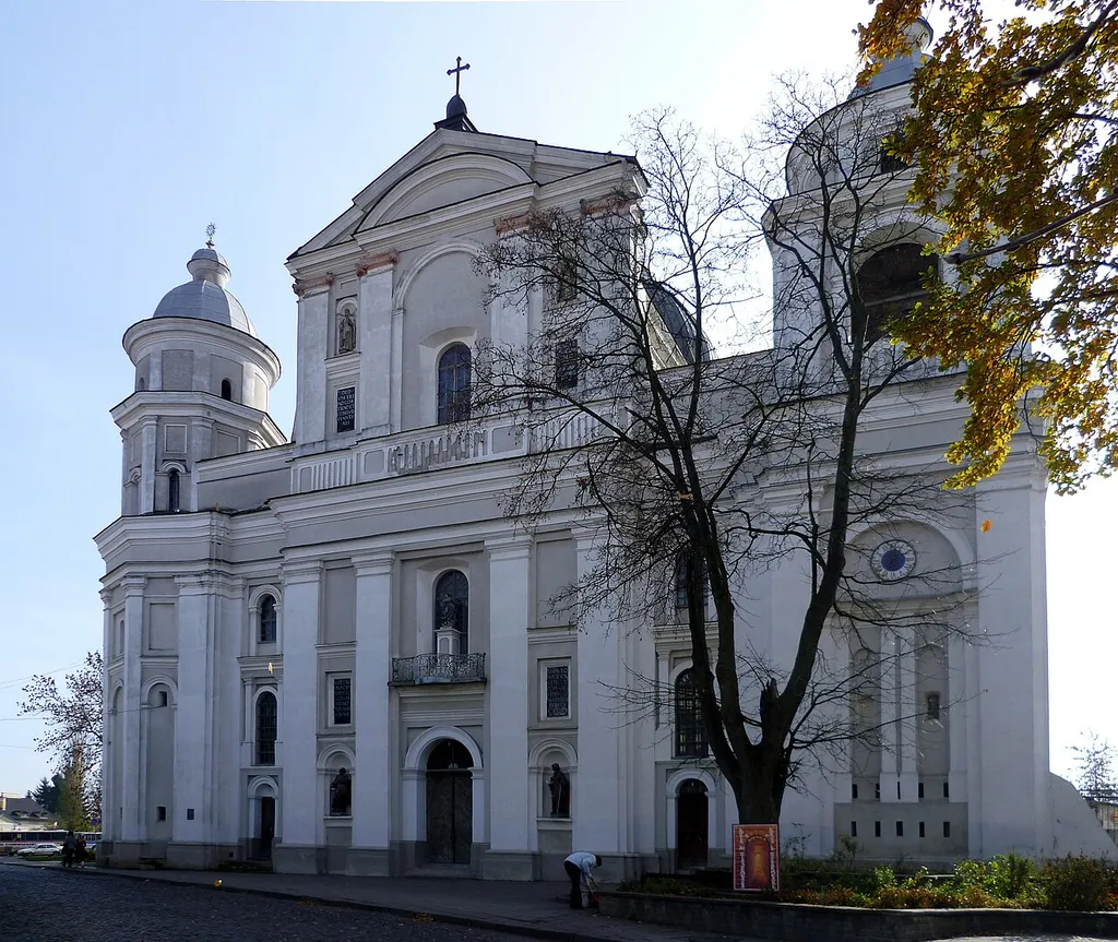 Костел Петра і Павла (1606-1610 рр.) - загальний вигляд - м.Луцьк (вул. Кафедральна, 6) Волинська область Україна