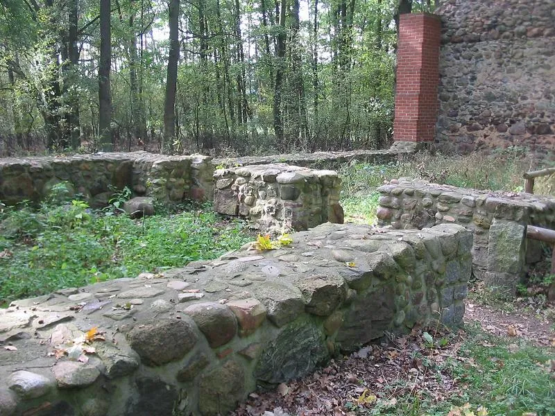 Ruin of the stonechurch in the abandoned village Dangelsdorf, situated in the forest „Nonnenheide“; built probably in the first half of the 14th century. In the south of the abandoned village was founded a new village Dangelsdorf, which is today a part of the municipality Görzke in the district Potsdam Mittelmark, state Brandenburg, Germany. The village appertains to the nature park Naturpark Hoher Fläming.