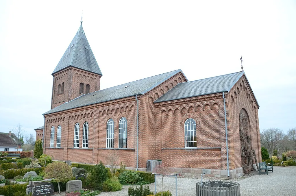 Erritsø Kirke set fra sydøst