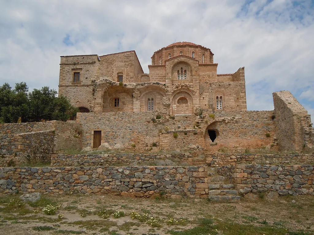 Facade sud de l'église Sainte-Sophie (Agia Sofia) de Monemvasia