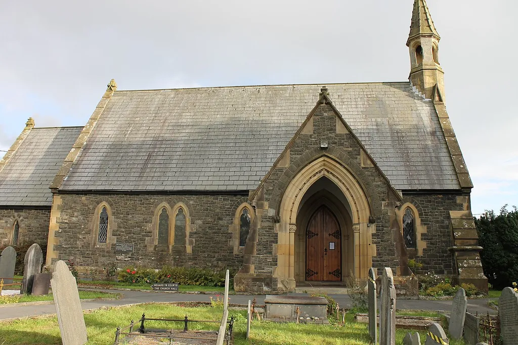 Eglwys y Drindod Sanctaidd (Holy Trinity Church), Penrhyndeudraeth, Gwynedd.