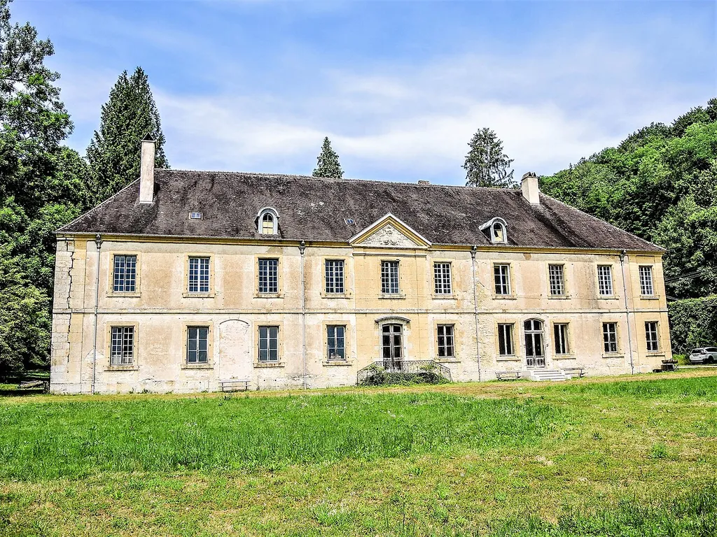 Façade sud du bâtiment principal de l'ancienne abbaye