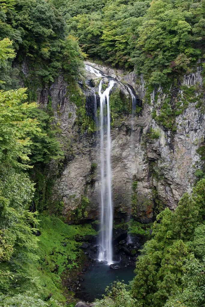 福貴野の滝（ふきののたき）は、大分県宇佐市にある滝。
