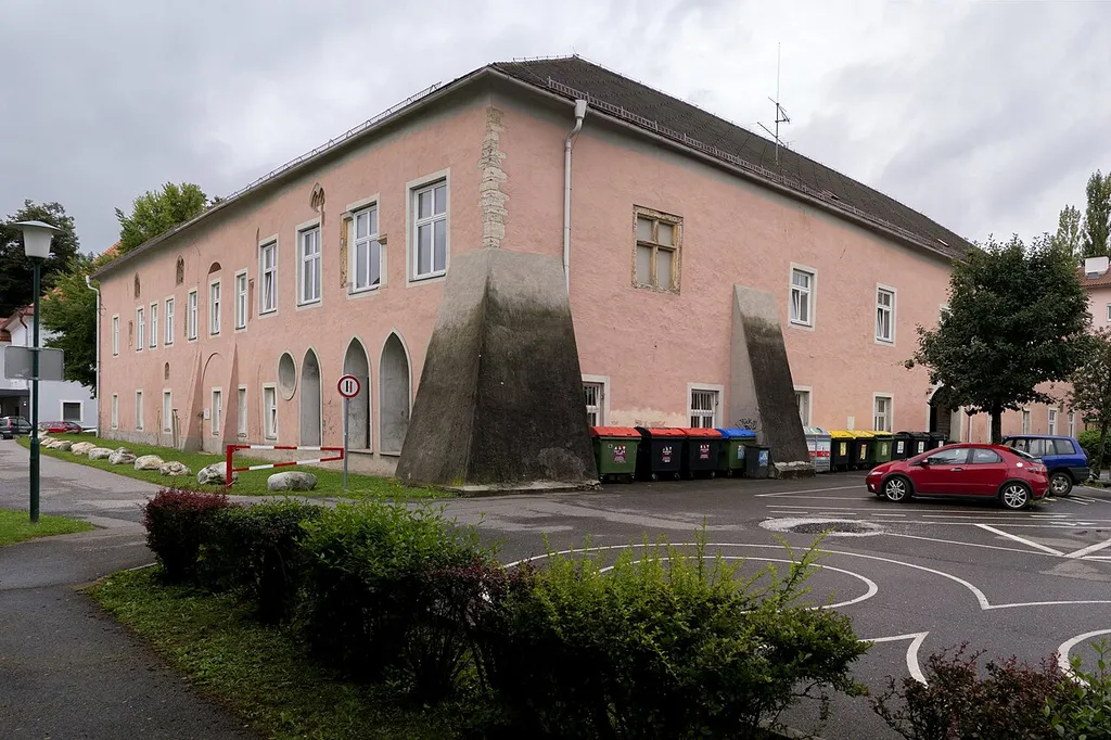 Ehem. Franziskanerkloster und Stadtmauer