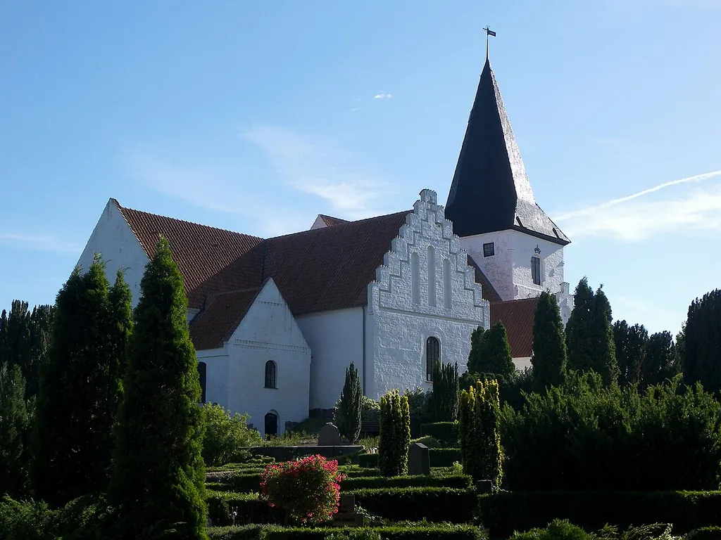 Magleby Kirke - Bygget år 1100-1829