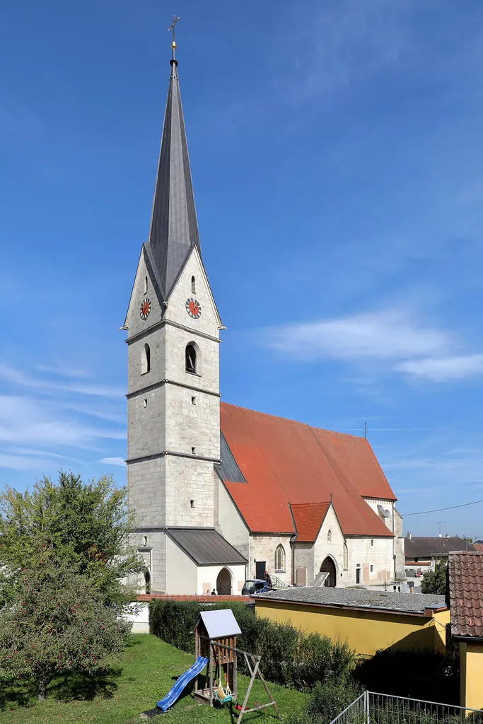 Southwest view of the parish church of Weißkirchen an der Traun.
