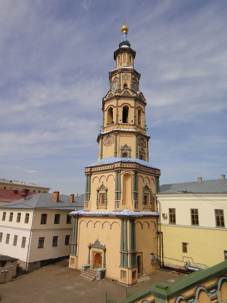 Колокольня Петропавловского собора в Казани. Вид с юга от собора.