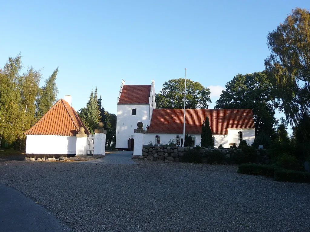 Seden kirkes front