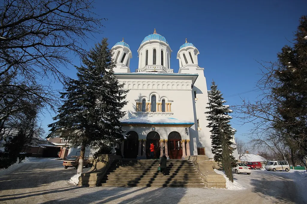 Миколаївський кафедральний собор, Чернівці, Руська, 35