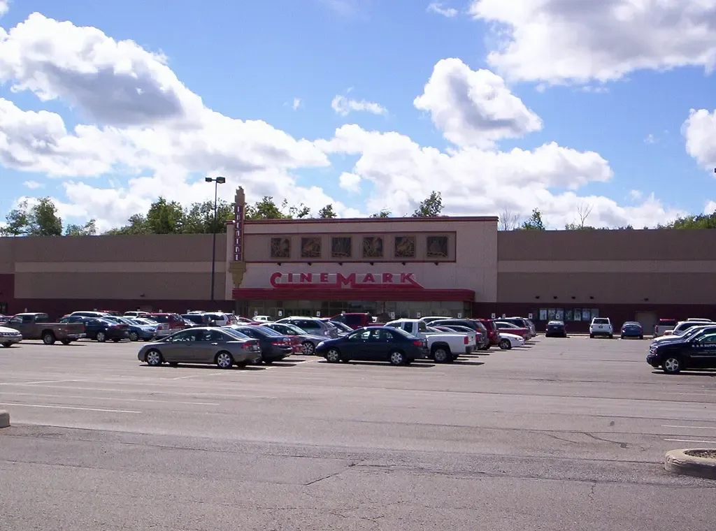 Cinemark 14 Mansfield Town Center