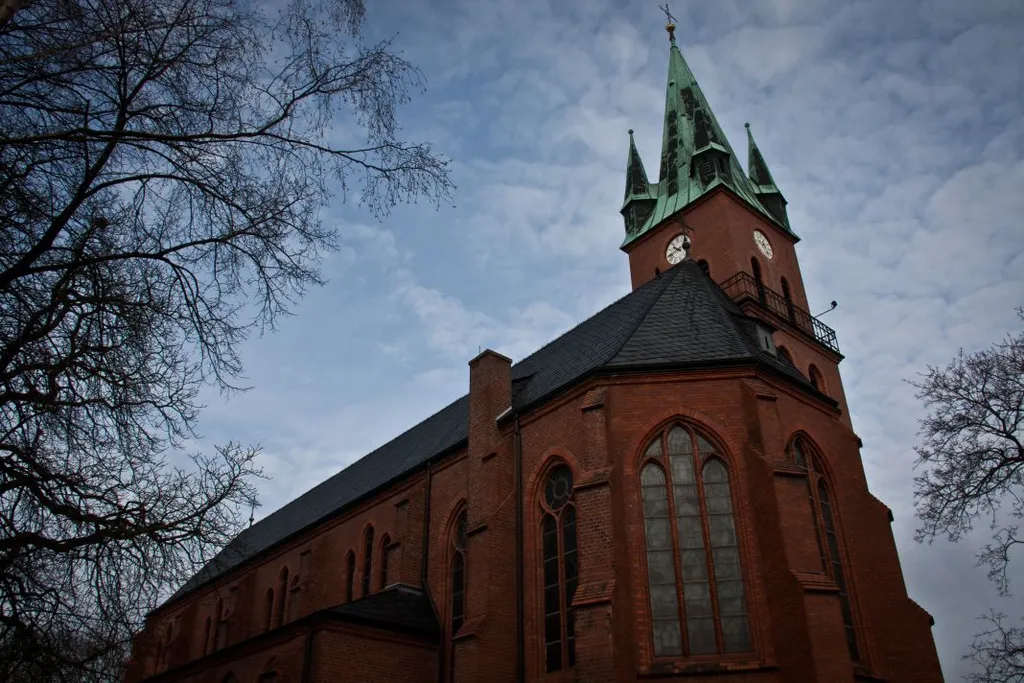 http://de.wikipedia.org/wiki/Sankt-Maria-Hilf-Kirche_%28Magdeburg%29