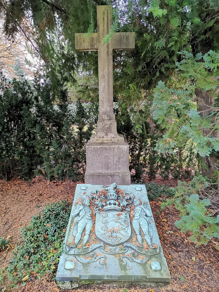 Denkmalgeschützte Grabanlage der Familie von Burgk auf dem Friedhof Schönfeld