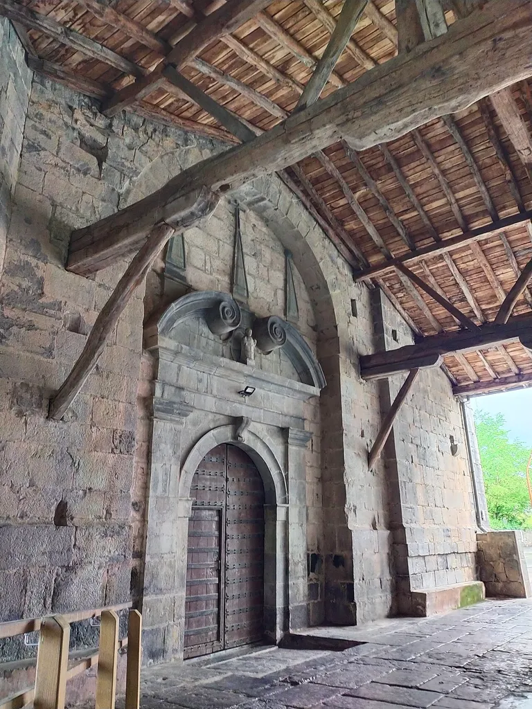 San Millan eliza, portikoa