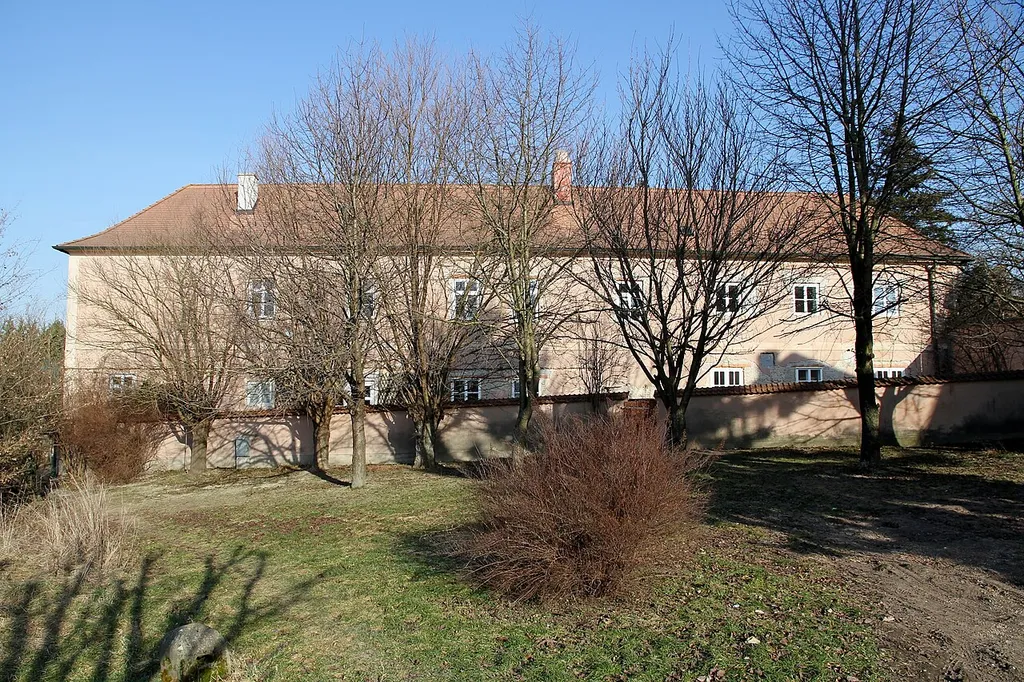 Ehemaliges Kloster in der niederösterreichischen Gemeinde Niederhollabrunn.