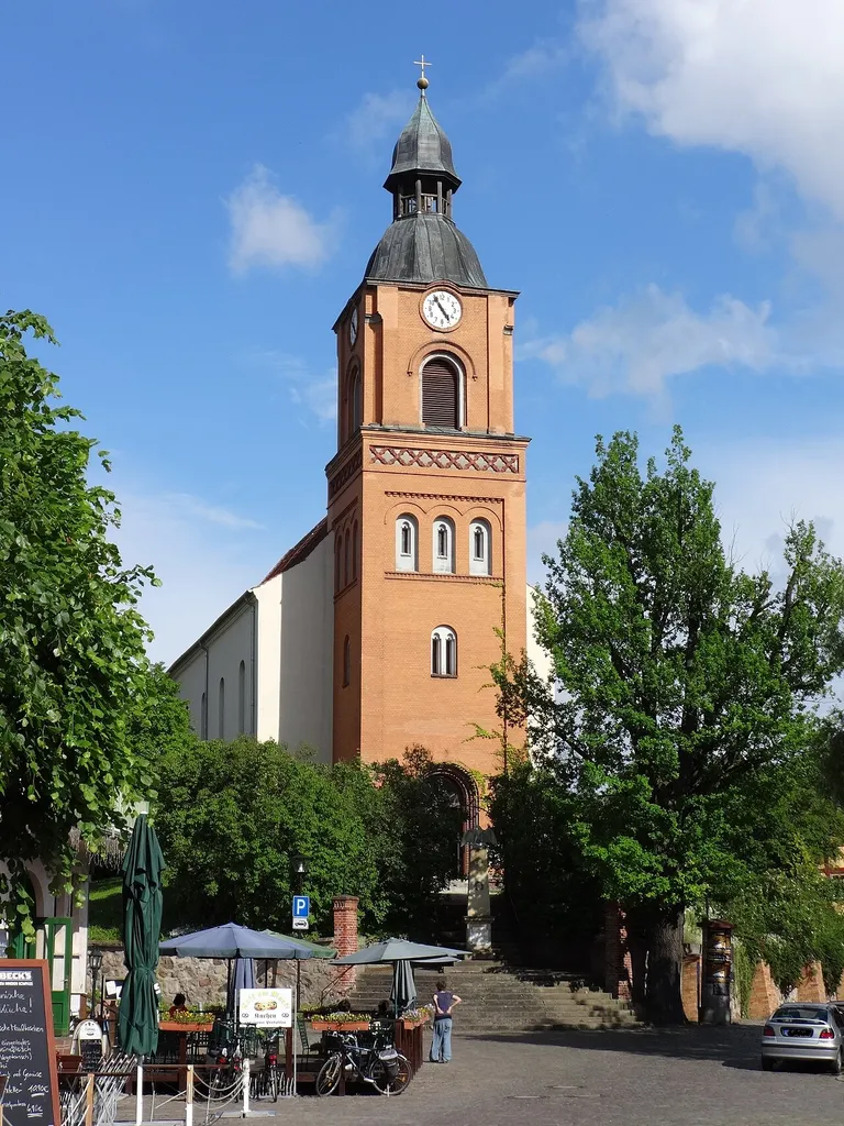 Mittelalterliche Stadtpfarrkirche in Buckow (Märkische Schweiz) in Märkisch-Oderland, Brandenburg Durch Brände 1665 und 1686 zerstört und wieder aufgebaut wurde sie im Zweiten Weltkrieg erneut zerstört und aufgebaut.