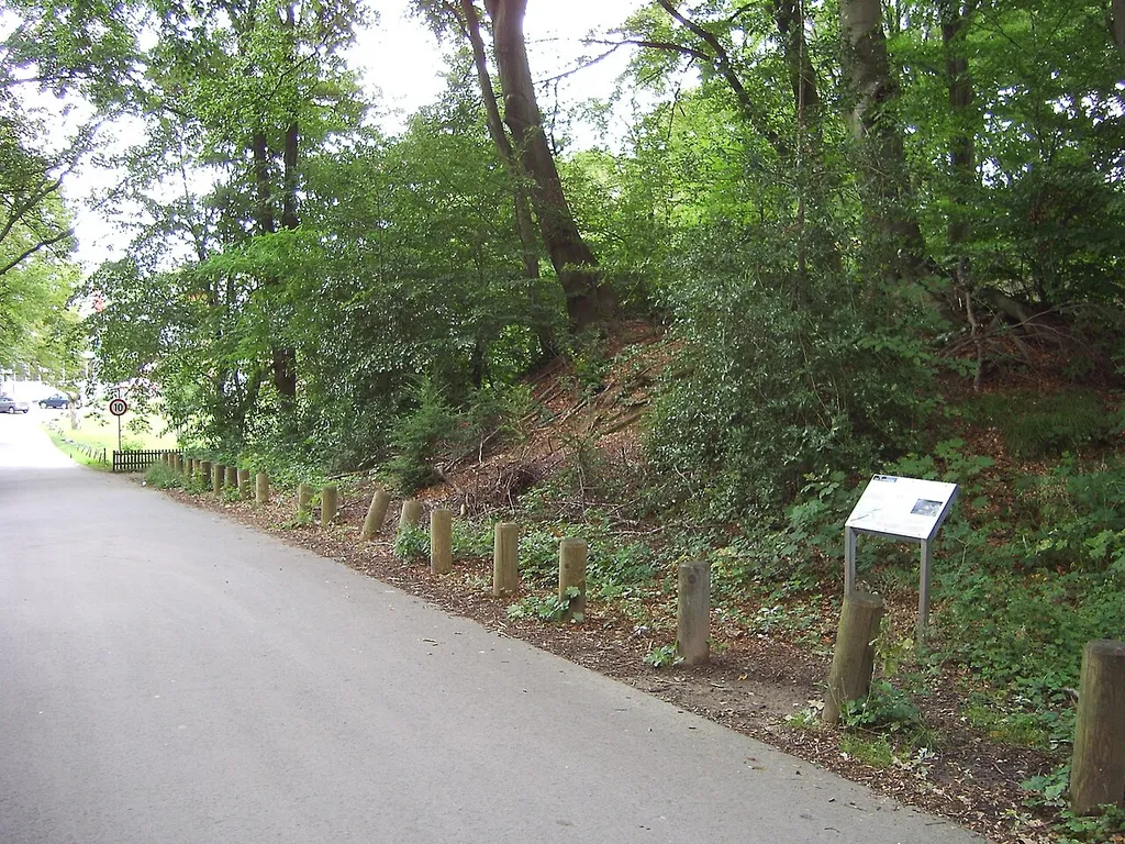 Location der ehemaligen Herrenburg am Pastoratsberg Essen-Heidhausen, links Jugendherberge